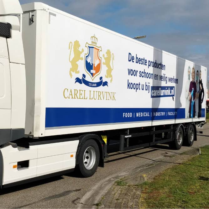 Carel Lurvink vrachtwagen bestickeren